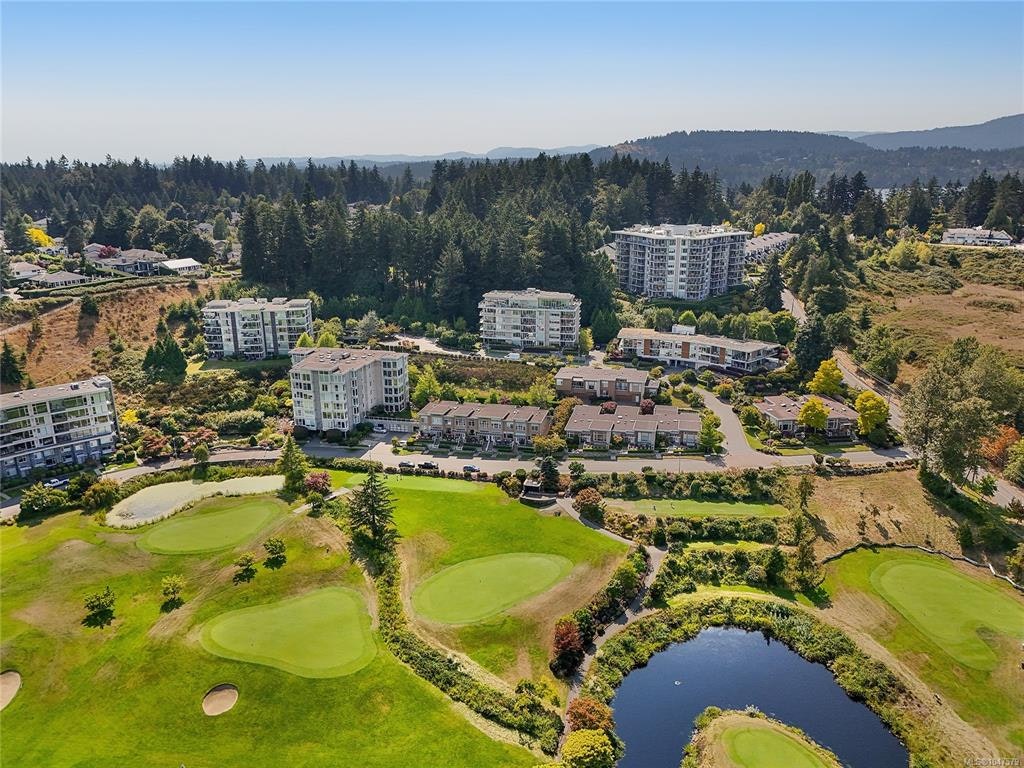 202-5388 Hill Rise Terrace, Saanich, BC, V8Y 3K2 - 61