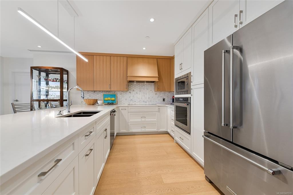 202-5388 Hill Rise Terrace, Saanich, BC, V8Y 3K2 - 13