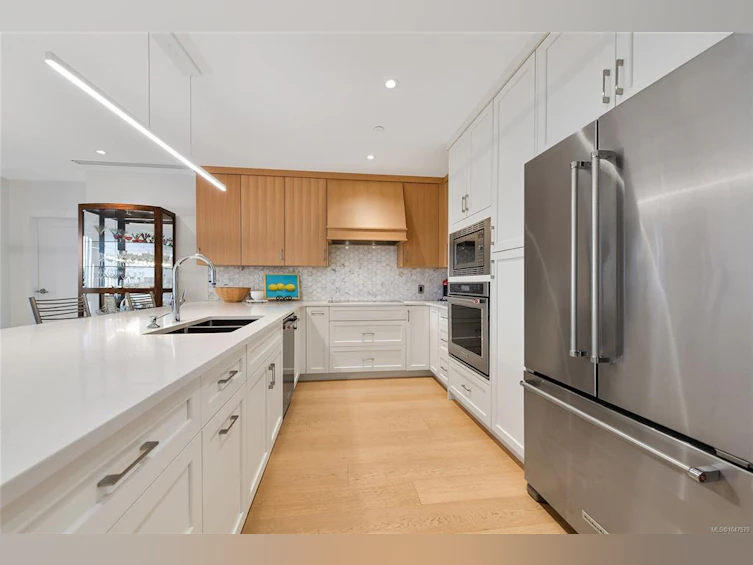 202-5388 Hill Rise Terrace, Saanich, BC, V8Y 3K2 - 13