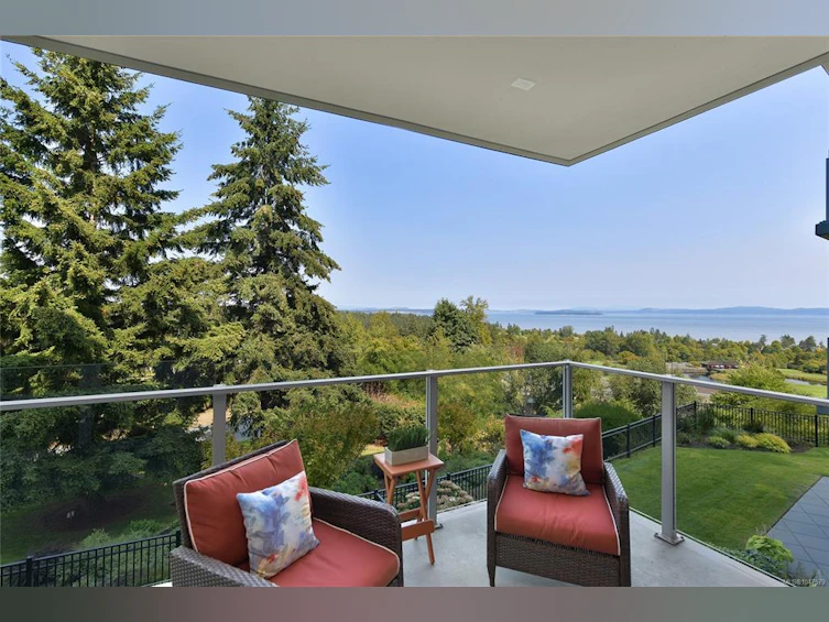 202-5388 Hill Rise Terrace, Saanich, BC, V8Y 3K2 - 21