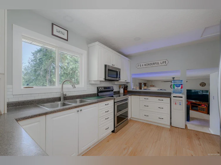 7946 Southwind Drive, Nanaimo, BC, V0H 2H0 - 3