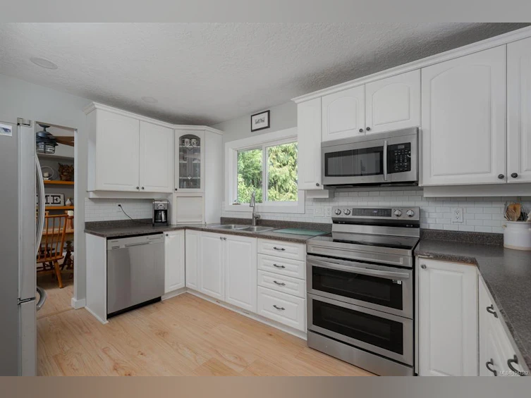 7946 Southwind Drive, Nanaimo, BC, V0H 2H0 - 4