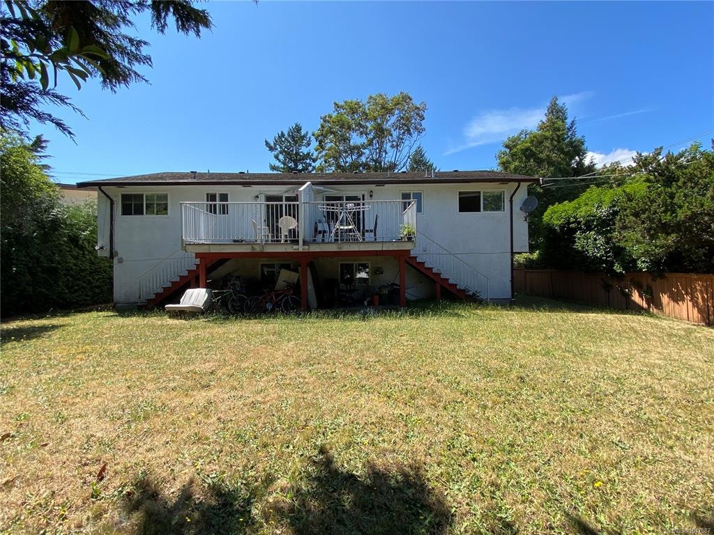 3995 Shelbourne Street, Saanich, BC, V8N 3E1