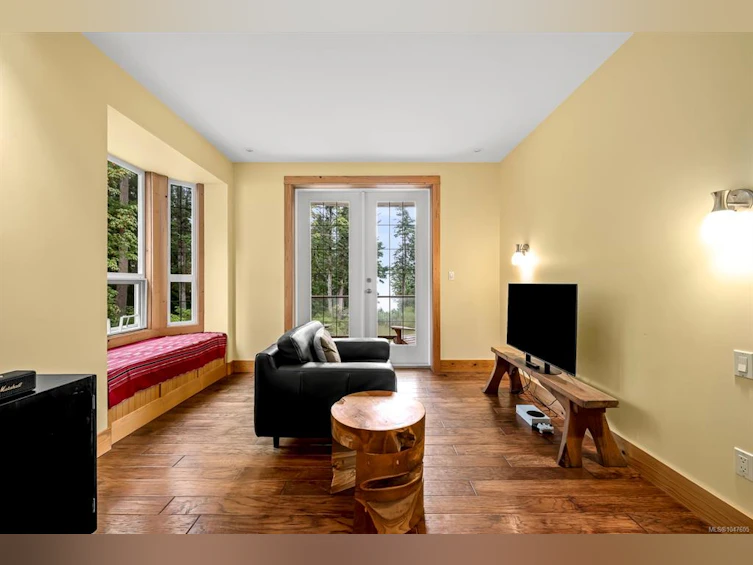 652 Fox Road, Quadra Island, BC, V0P 1N0 - 35