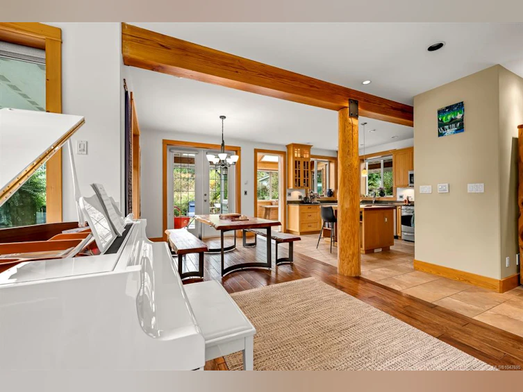 652 Fox Road, Quadra Island, BC, V0P 1N0 - 6