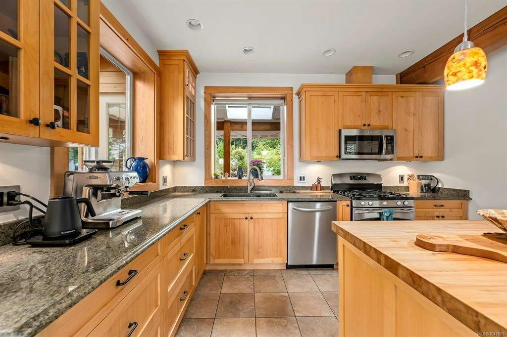 652 Fox Road, Quadra Island, BC, V0P 1N0 - 8