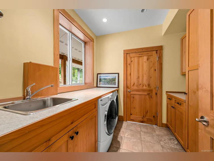 652 Fox Road, Quadra Island, BC, V0P 1N0 - 41