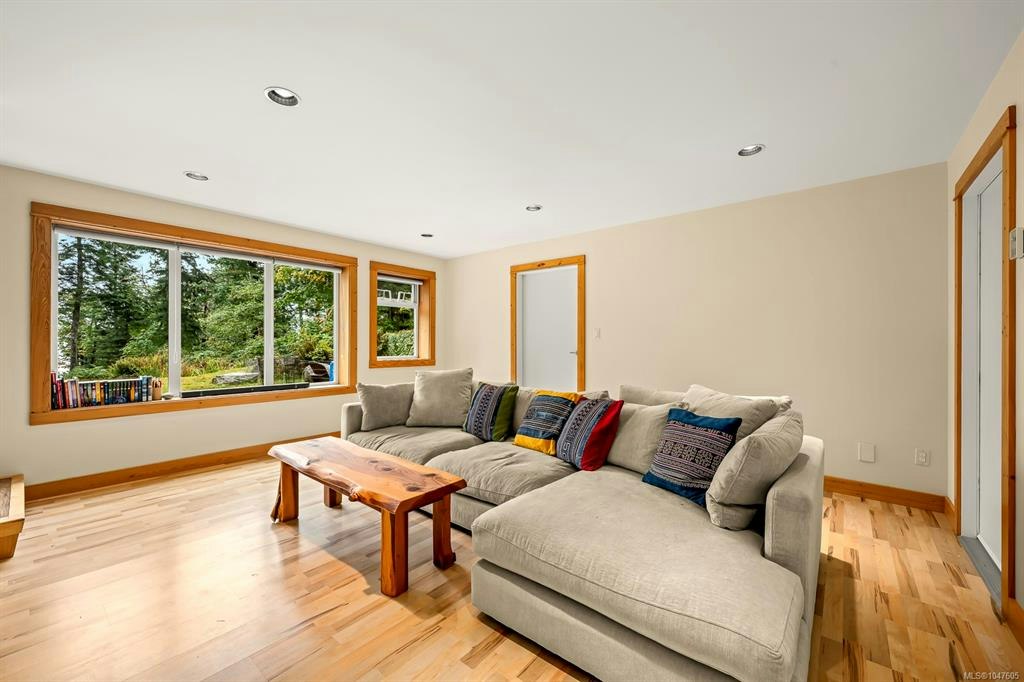 652 Fox Road, Quadra Island, BC, V0P 1N0 - 31