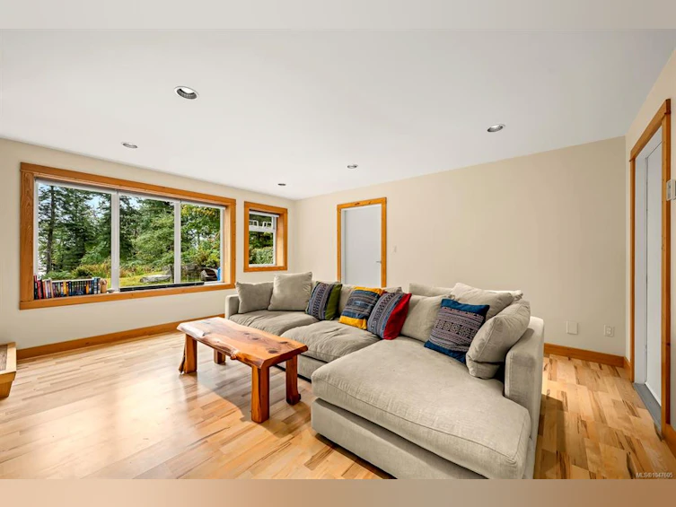 652 Fox Road, Quadra Island, BC, V0P 1N0 - 31