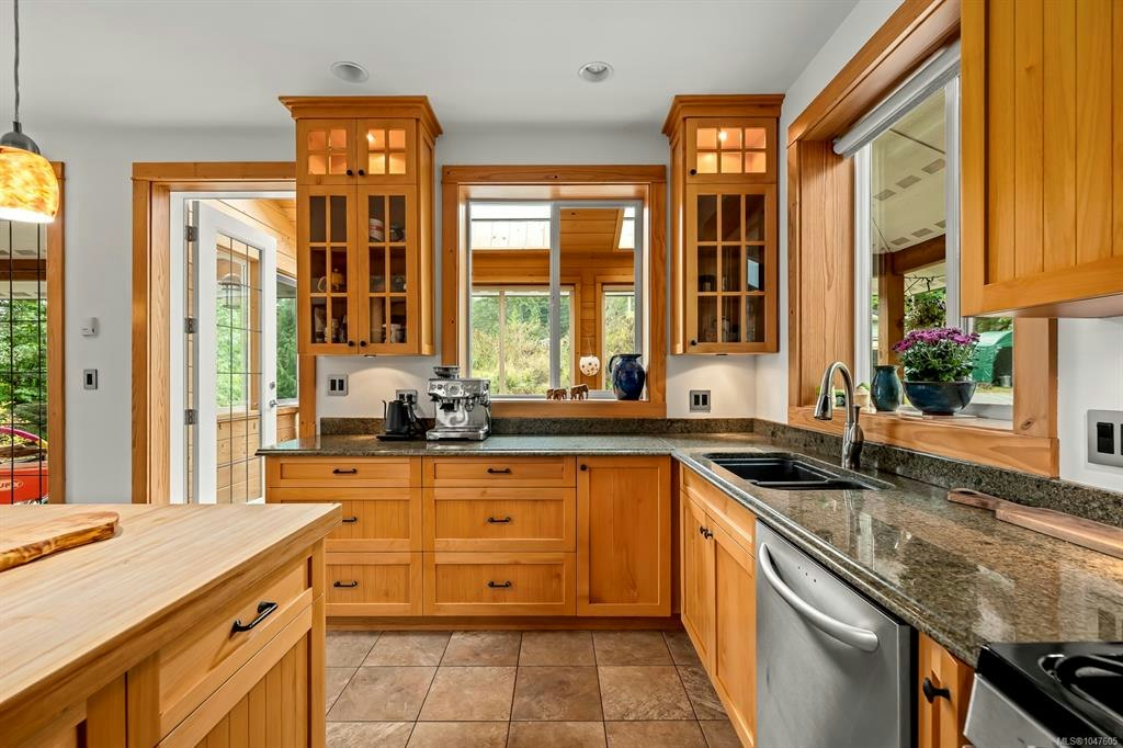 652 Fox Road, Quadra Island, BC, V0P 1N0 - 10