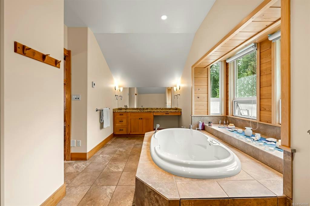652 Fox Road, Quadra Island, BC, V0P 1N0 - 29