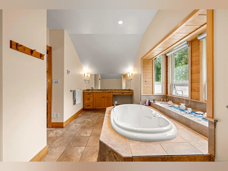 652 Fox Road, Quadra Island, BC, V0P 1N0 - 29