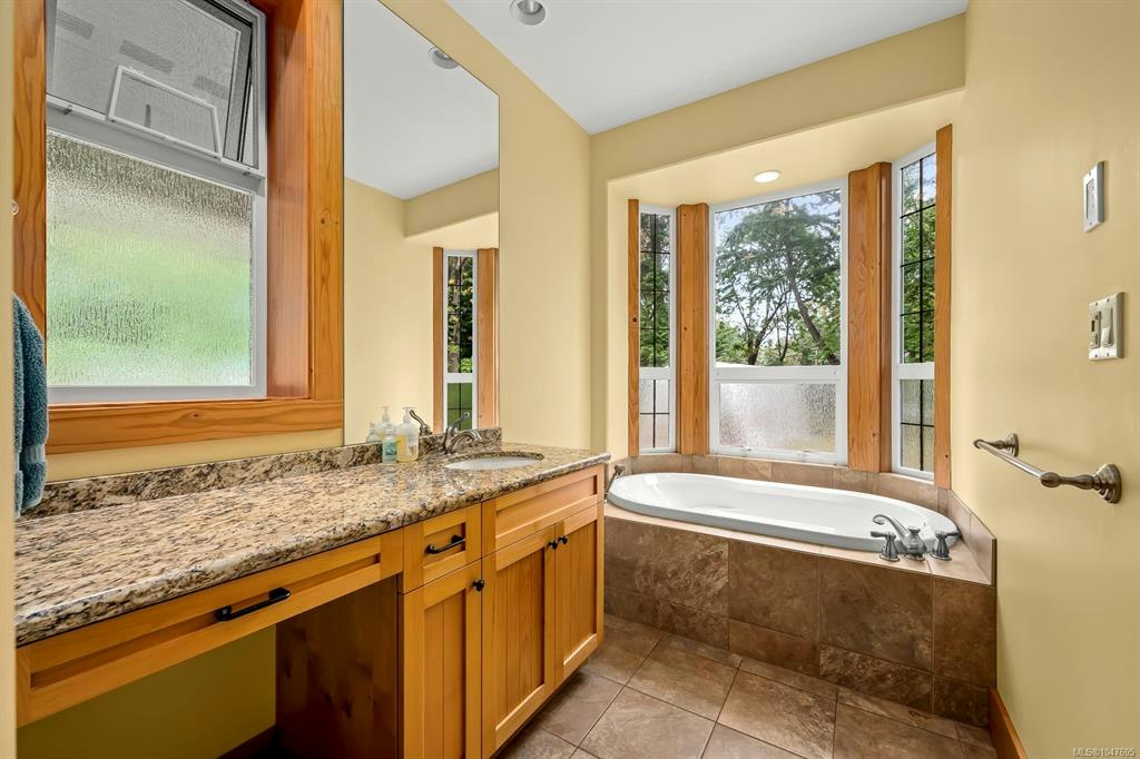 652 Fox Road, Quadra Island, BC, V0P 1N0 - 39