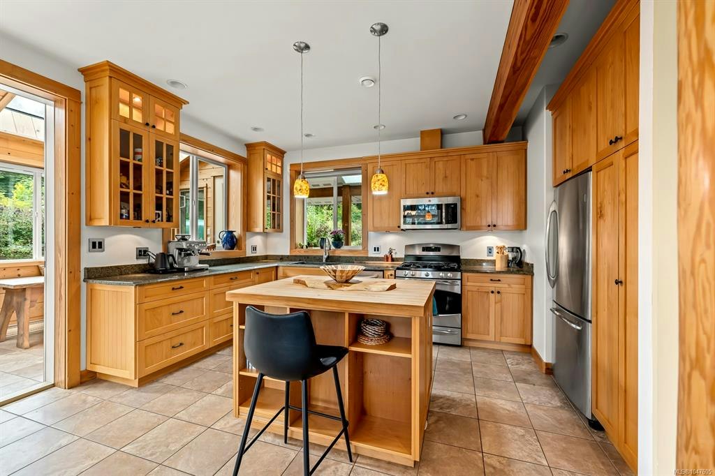 652 Fox Road, Quadra Island, BC, V0P 1N0 - 11