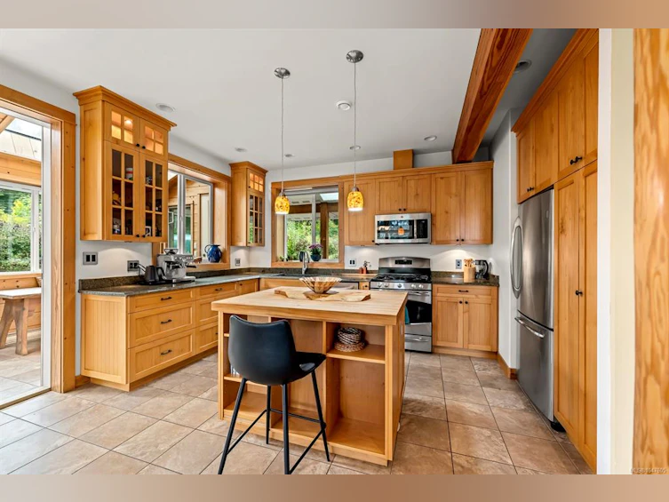 652 Fox Road, Quadra Island, BC, V0P 1N0 - 11