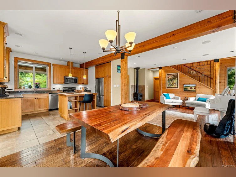 652 Fox Road, Quadra Island, BC, V0P 1N0 - 14