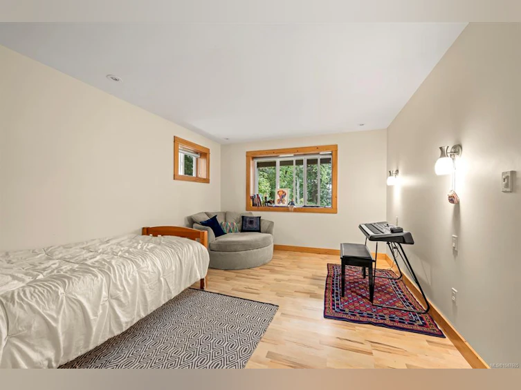 652 Fox Road, Quadra Island, BC, V0P 1N0 - 32