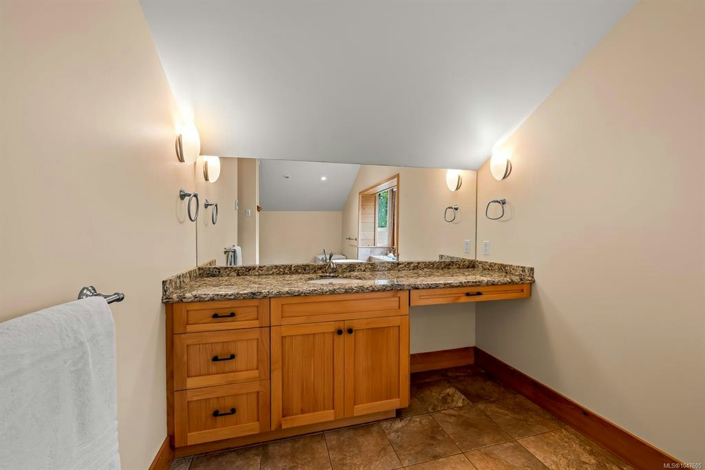 652 Fox Road, Quadra Island, BC, V0P 1N0 - 28