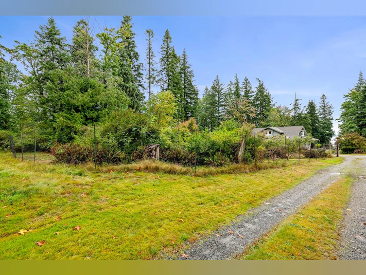 652 Fox Road, Quadra Island, BC, V0P 1N0 - 54