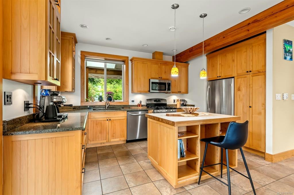 652 Fox Road, Quadra Island, BC, V0P 1N0 - 9