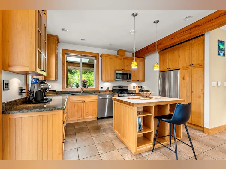 652 Fox Road, Quadra Island, BC, V0P 1N0 - 9