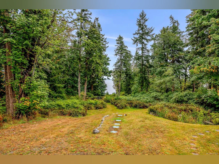 652 Fox Road, Quadra Island, BC, V0P 1N0 - 86