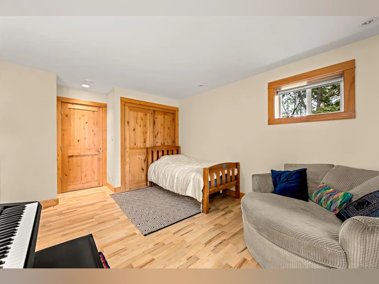 652 Fox Road, Quadra Island, BC, V0P 1N0 - 33