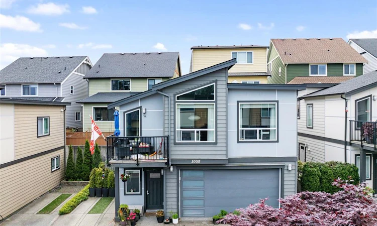 1005 Boeing Close