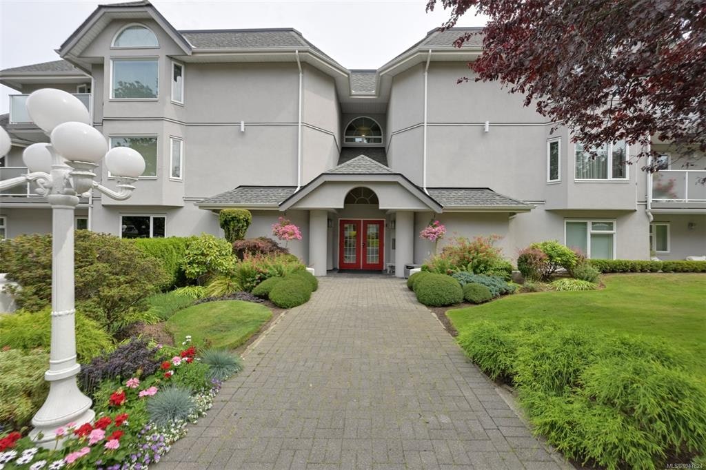 203-1477 Yale Street, Oak Bay, BC, V8S 4R3