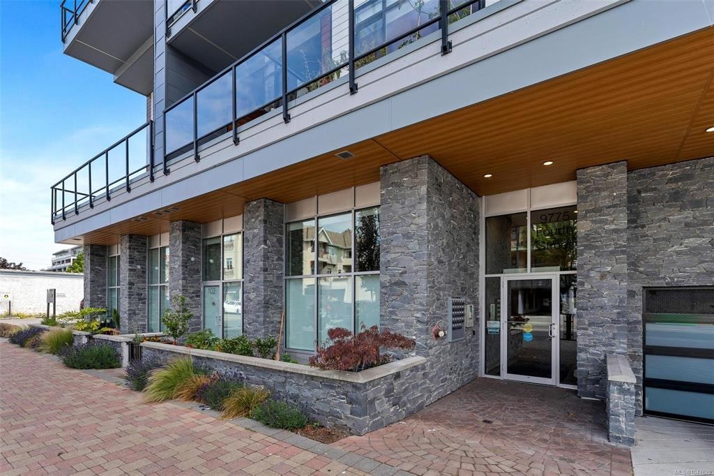 303-9775 Fourth Street, Sidney, BC, V8L 2Z8
