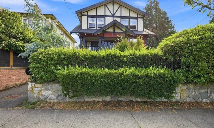 2-307 Moss Street