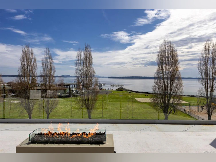 401-9570 Fifth Street, Sidney, BC, V8L 2W5 - 2