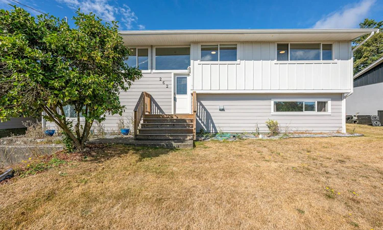 262 Mclean Street
