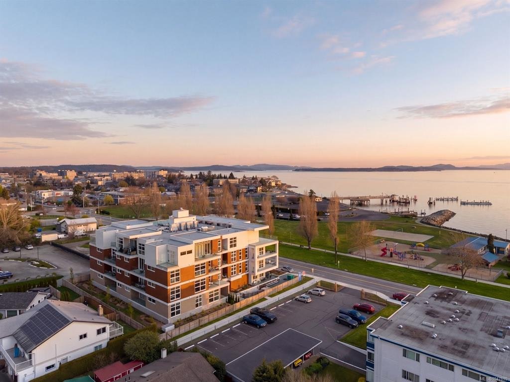 105-9570 Fifth Street, Sidney, BC, V8L 2W5