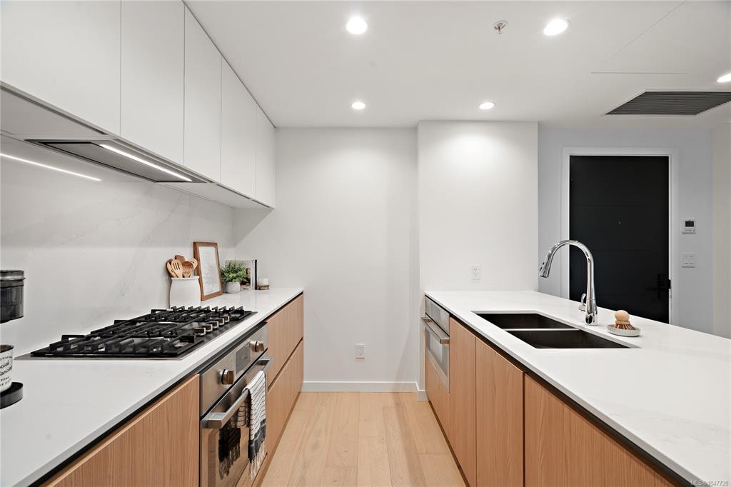 222-2000 Hannington Road - 3