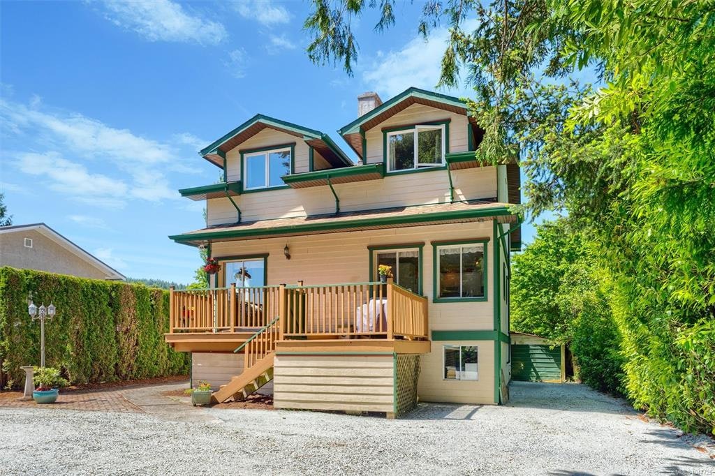 9220 East Saanich Road, North Saanich, BC, V8L 1H7