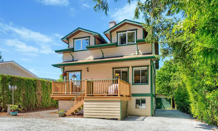 9220 East Saanich Road