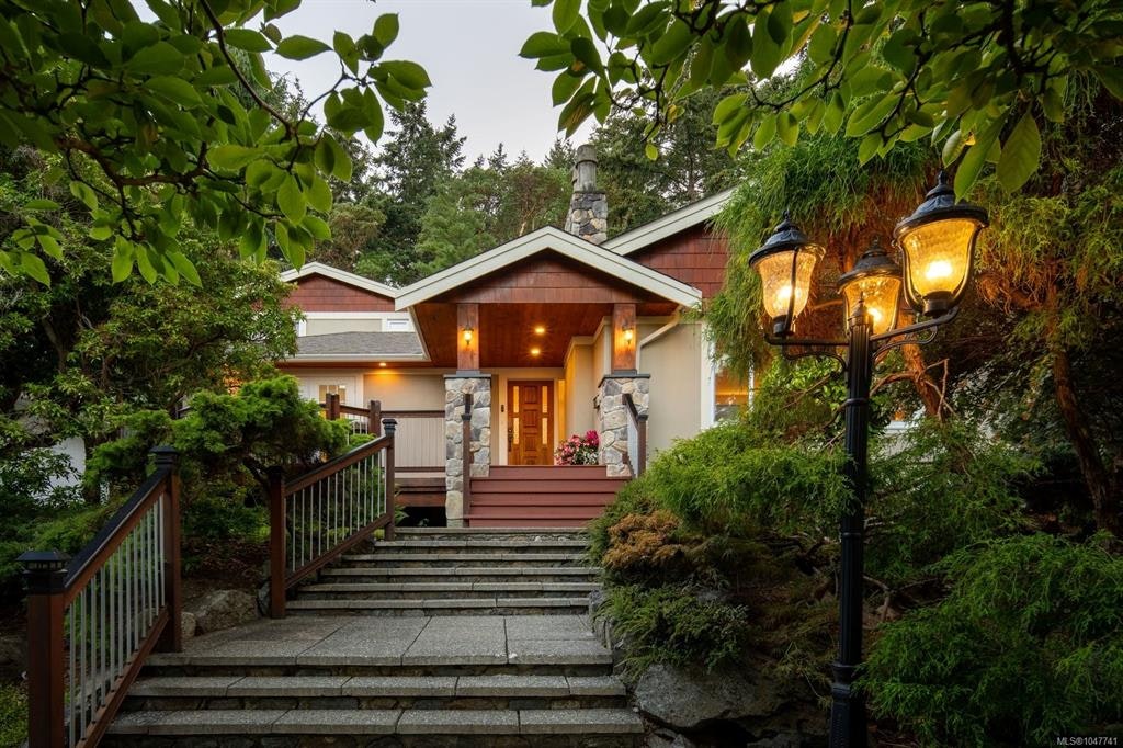 2229 E Arbutus Road, Saanich, BC, V8N 1V2