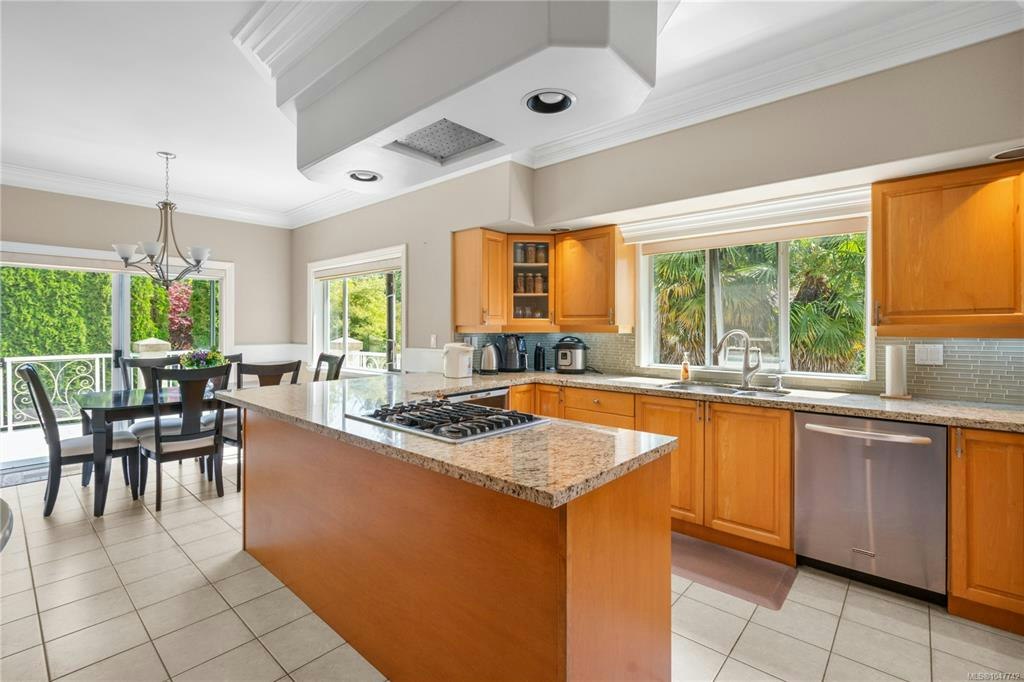 948 Boulderwood Rise, Saanich, BC, V8Y 3G5 - 13