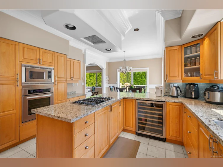948 Boulderwood Rise, Saanich, BC, V8Y 3G5 - 12