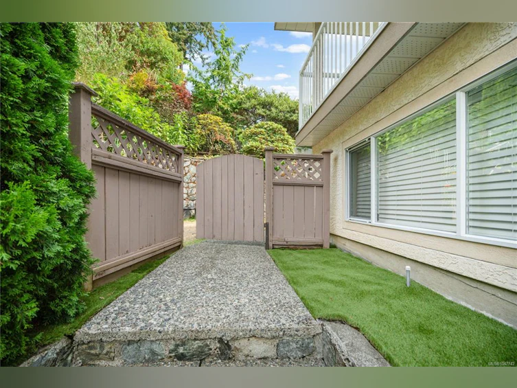 948 Boulderwood Rise, Saanich, BC, V8Y 3G5 - 69