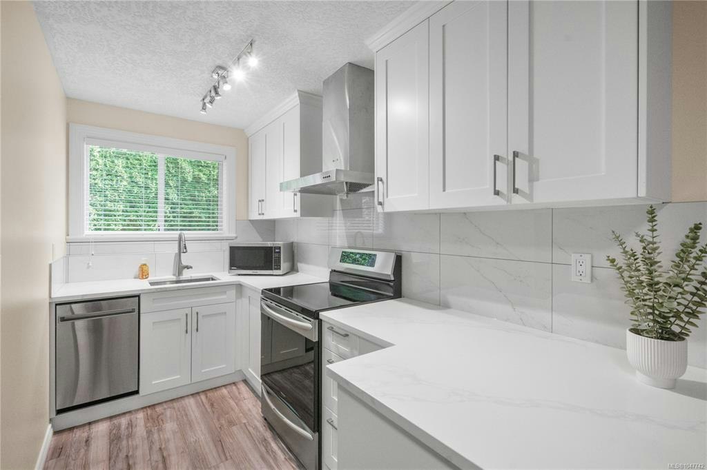 948 Boulderwood Rise, Saanich, BC, V8Y 3G5 - 53