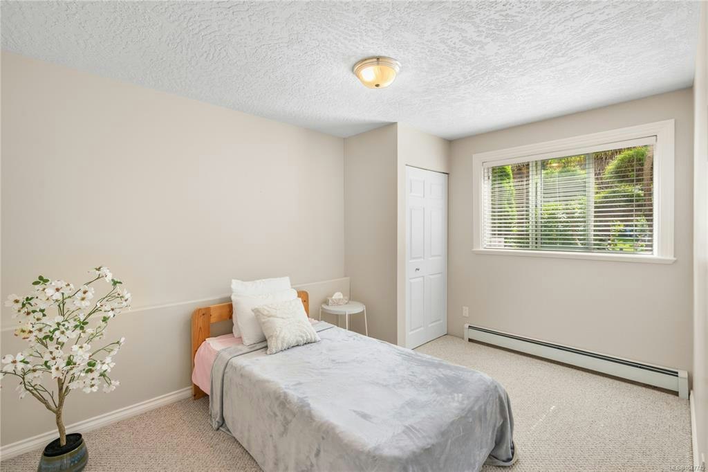 948 Boulderwood Rise, Saanich, BC, V8Y 3G5 - 47