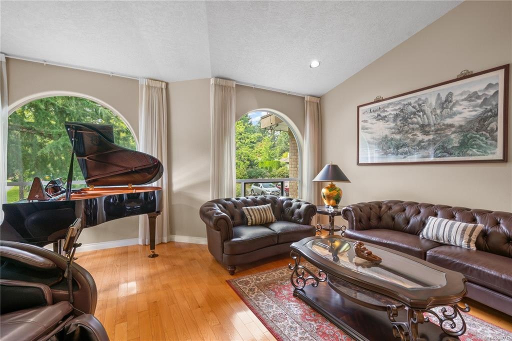 948 Boulderwood Rise - 5