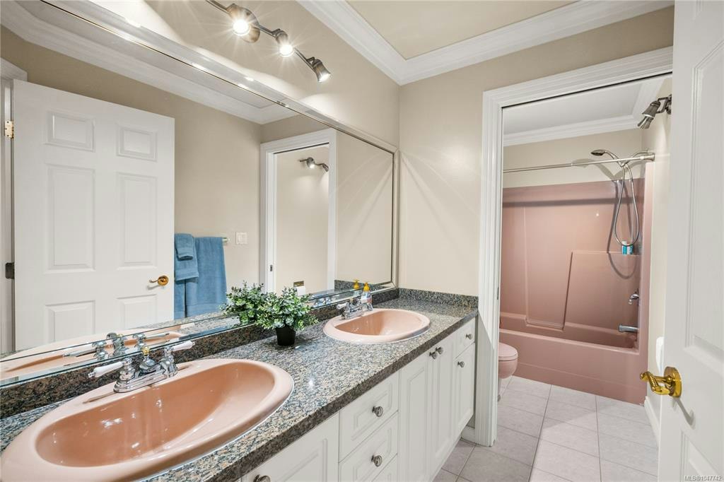 948 Boulderwood Rise, Saanich, BC, V8Y 3G5 - 41