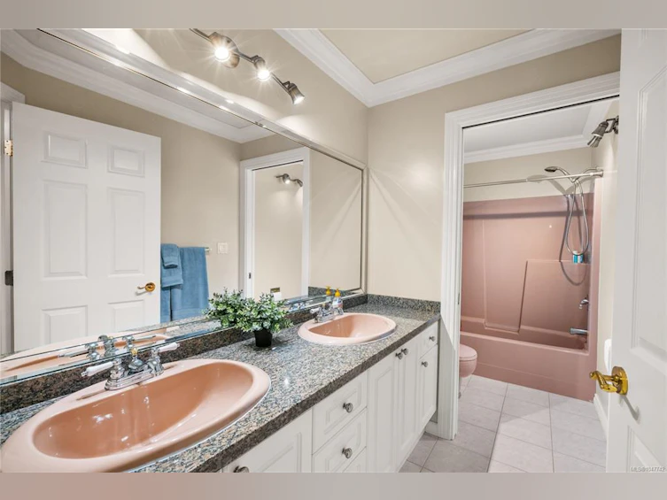 948 Boulderwood Rise, Saanich, BC, V8Y 3G5 - 41