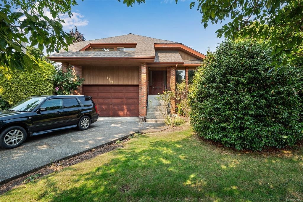 1144 May Street, Victoria, BC, V8V 2S5 - 44