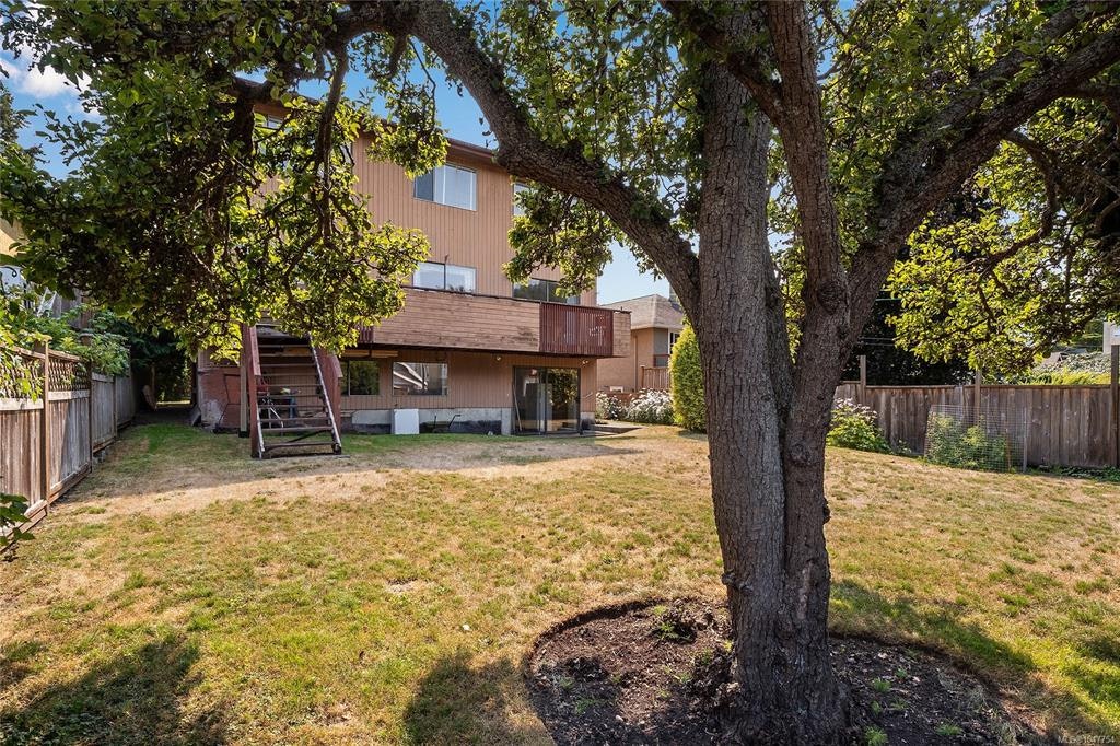 1144 May Street, Victoria, BC, V8V 2S5 - 35