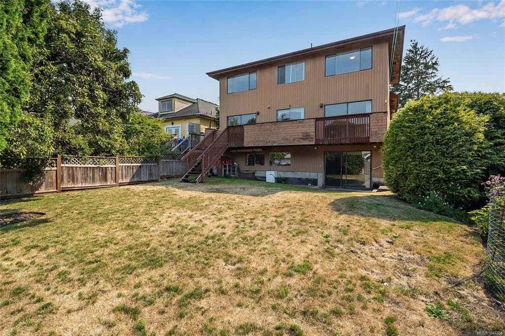 1144 May Street, Victoria, BC, V8V 2S5 - 36