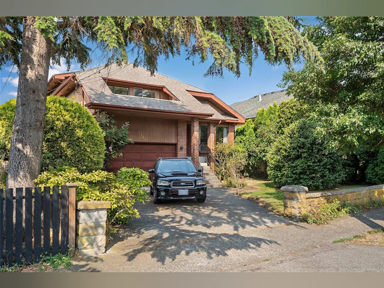1144 May Street, Victoria, BC, V8V 2S5